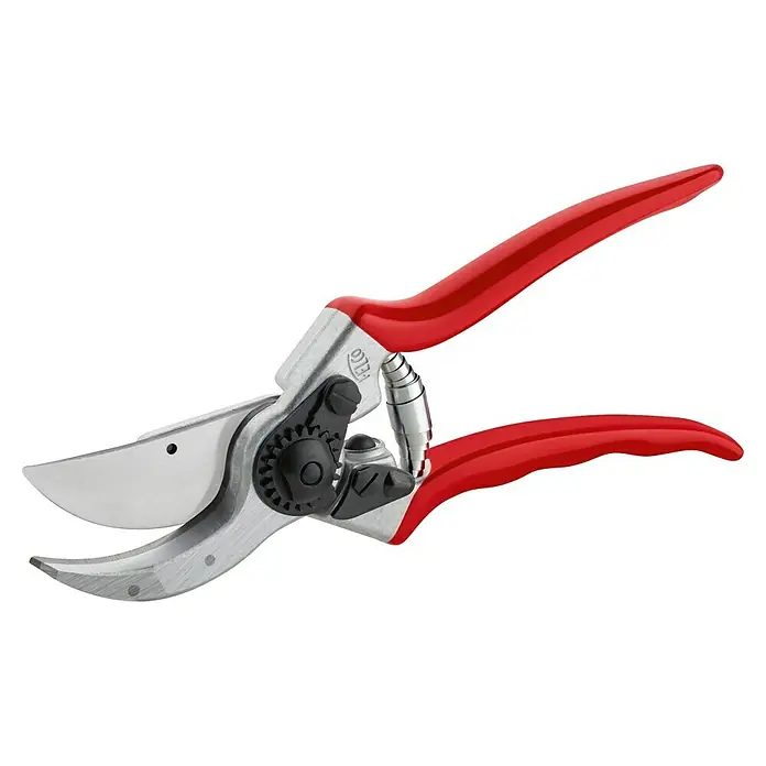 Felco Gartenschere 2 - Max. Aststärke: 25 mm - Eine Felco-Gartenschere mit roten Griffen und einer scharfen, silbernen Klinge vor einem schwarzen Hintergrund.