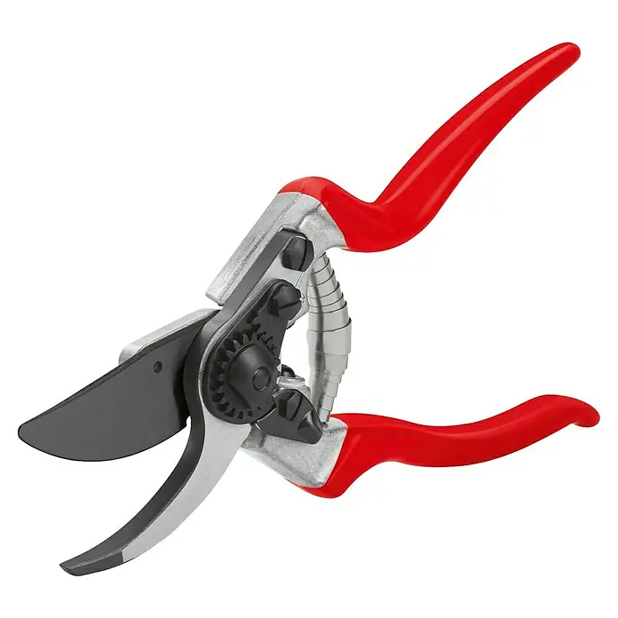 Felco Gartenschere 8 - Max. Aststärke: 25 mm - Nahaufnahme einer Amboss-Gartenschere mit roten Griffen, ideal zum Beschneiden dicker Äste. Präzise Schnitte für gesunde Pflanzen.