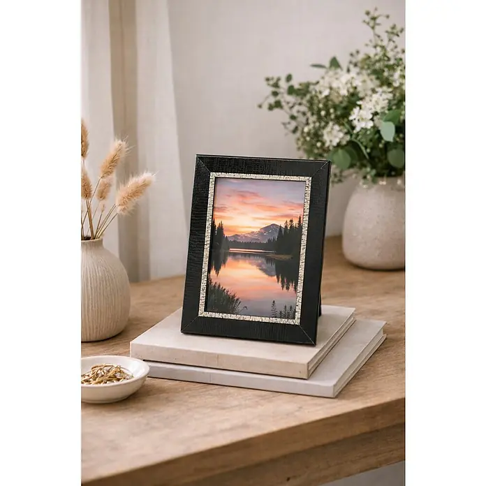 Bubola & Naibo Marco de fotos Design - 21 x 29,7 cm, Negro/Plateado, Madera - Un elegante álbum de fotos negro con un motivo paisajístico que añade un toque de estilo a cualquier habitación, ideal para mostrar recuerdos preciados.
