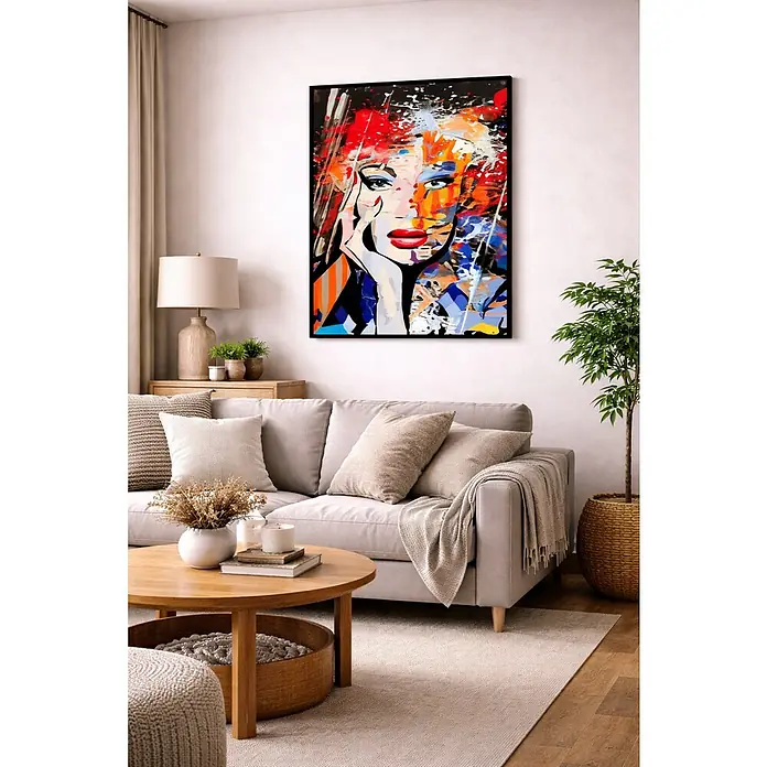 Lienzo Cara Pop Art - Cara Pop Art, An x Al: 50 x 70 cm - La imagen muestra una sala de estar moderna con un retrato enmarcado y colorido en la pared, acentuando el espacio.