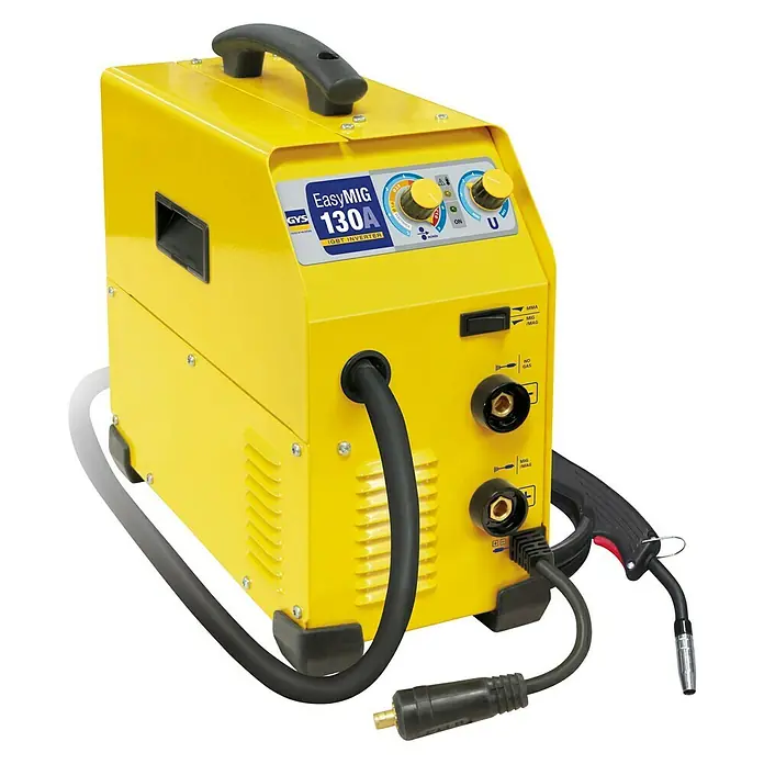 Gys Kombi-Schweißgerät 3 in 1 Easymig 130 - Schweißstrom: 20 A - 120 A - Gelbes EasyMIG 130A Inverter-Schweißgerät mit Bedienelementen und Schweißbrenner für MIG/MAG- und MMA-Schweißen.