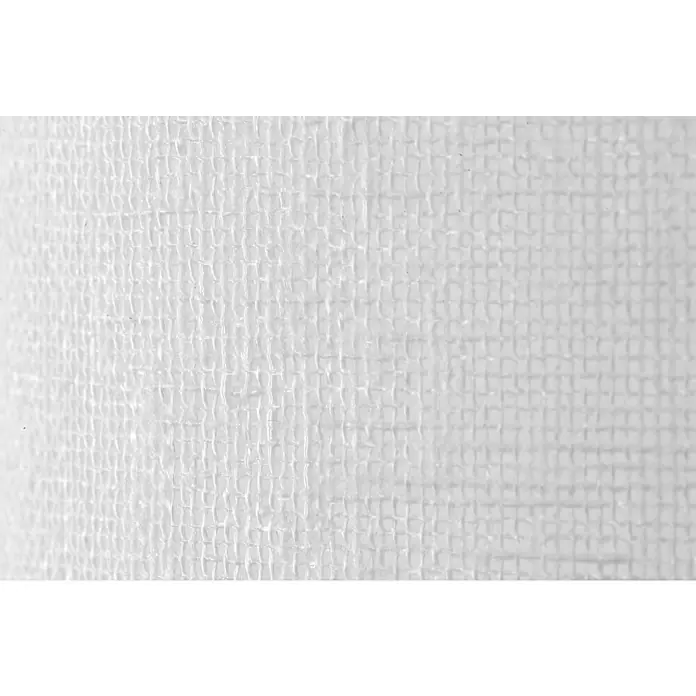 Elbersdrucke Schlaufenschal Liem - Weiß, B x H: 140 x 255 cm, 100 % Polyester - Detailaufnahme einer weißen, gewebten, elastischen Binde. Das Produkt bietet Halt und Flexibilität für medizinische Anwendungen.