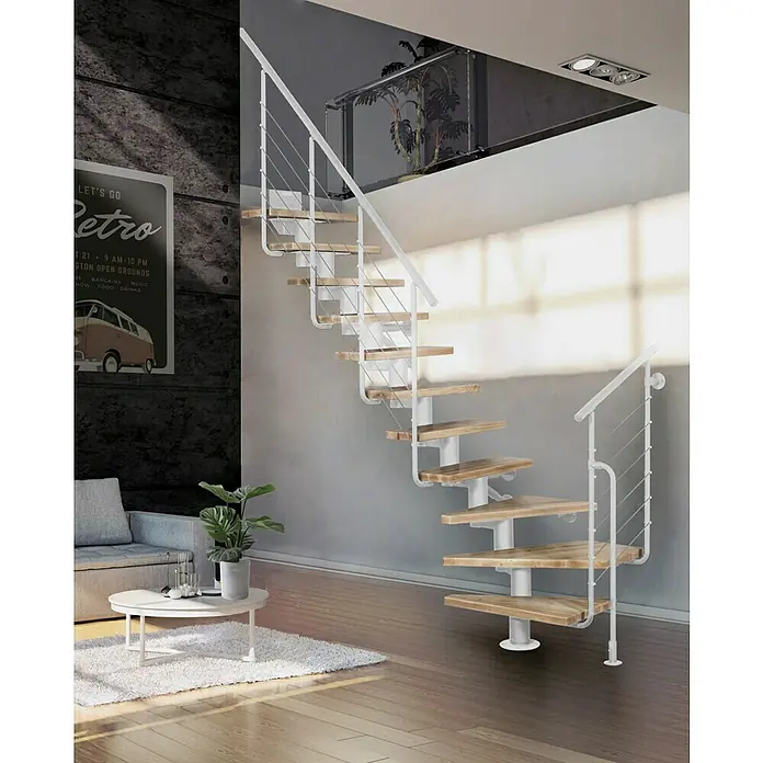 Atrium Mittelholmtreppe Dixi Plus - Farbton Metall: RAL 9003, Breite: 70 cm, Buche, 1/4-gewendelt, Geschosshöhe: 222 cm - 300 cm - Elegante Treppe mit Holzstufen und weißem Geländer, die ein modernes Interieur bereichert und den Raum optisch aufwertet.
