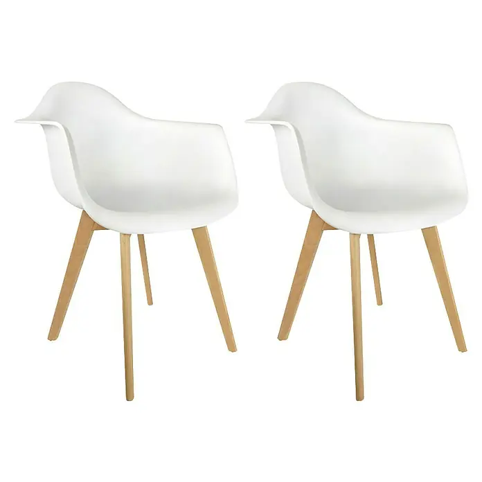 Home Deco Factory Silla butaca Mobilier Design - Blanco, 2 pzs. - Dos sillas blancas modernas con patas de madera. Ideales para comedor o cocina, ofrecen comodidad y estilo.