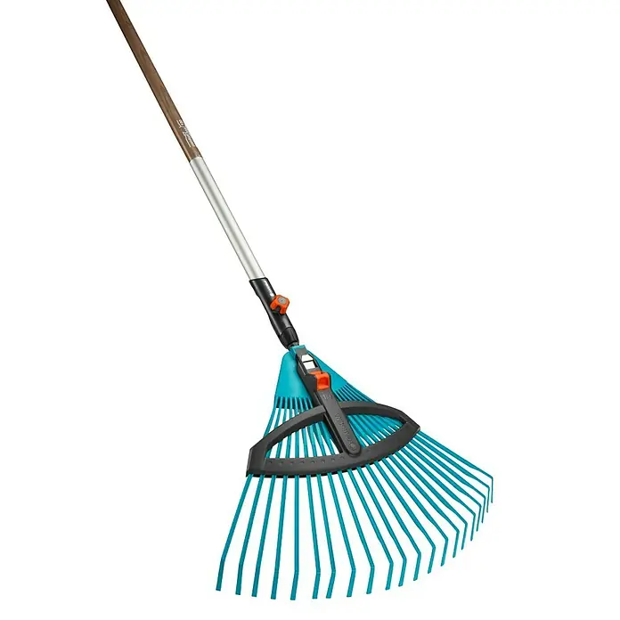 Gardena Combisystem Laubbesen - 35 cm - 52 cm, Mit Stiel - Ein blauer Gardena-Rechen mit verstellbarer Breite zum einfachen Aufsammeln von Laub und Gartenabfällen.
