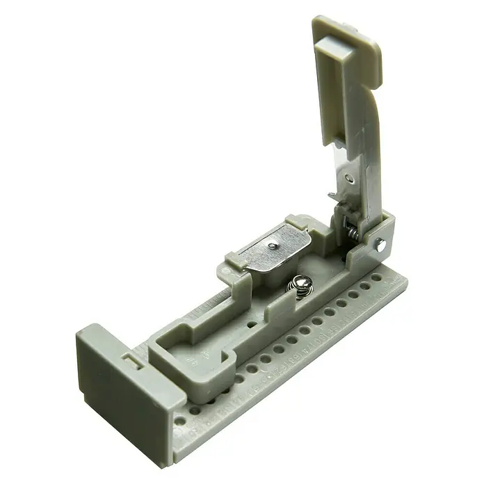 Expo Ambiente Lamellenschneider - Geeignet für: Alu-Jalousien, Schnittbreite: 25 mm - Grauer RJ45-Crimpverbinder mit Metallstück und Feder zur Kabelverbindung in Telekommunikationsanwendungen.