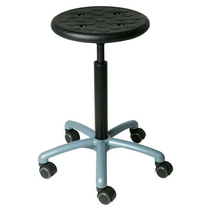 Küpper Montage-Rollhocker - Höhenverstellung: 54 cm - 79 cm - Ein verstellbarer, schwarzer Hocker mit Rädern und einem grauen Fußkreuz, ideal für flexible Arbeitsbereiche.