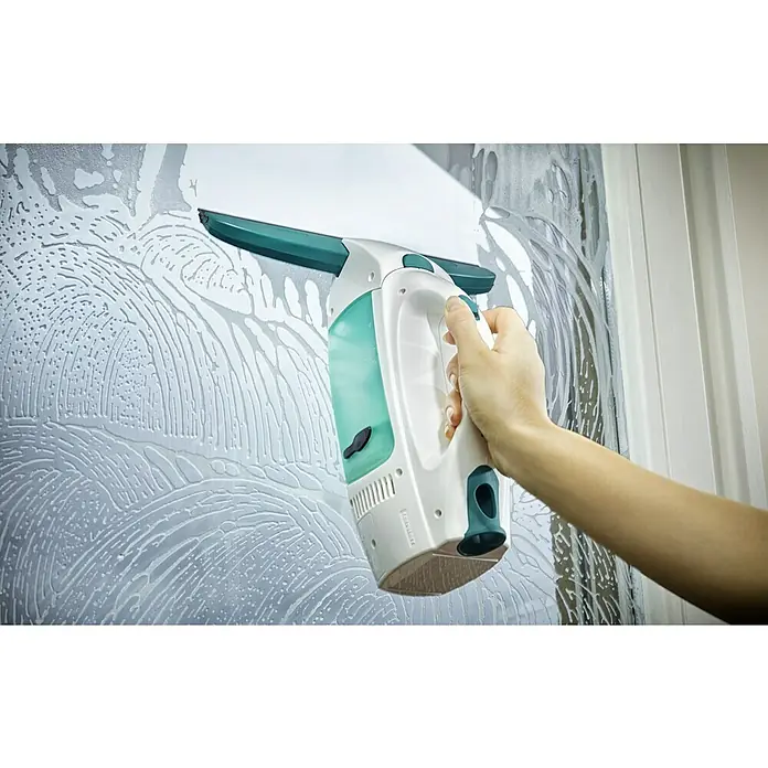 Leifheit Akku-Fenstersauger Dry & Clean - 1 Akku, Behältervolumen: 0,1 l - Der Leifheit Fensterwischer Akku Dry&Clean im Einsatz, reinigt streifenfrei Fenster und spart Zeit. Perfekt für saubere Fenster im Handumdrehen.