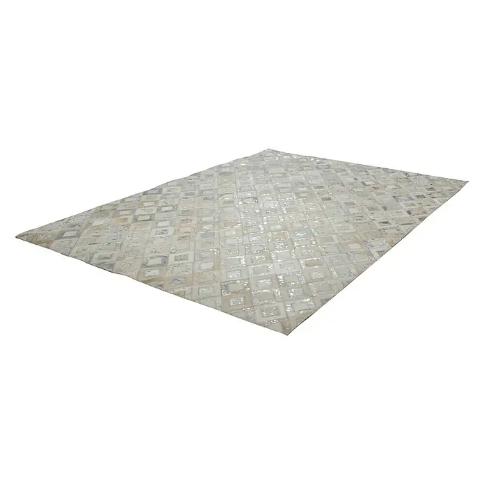 Kayoom Lederteppich Dazzle 100 - Grau/Silber, 230 x 160 cm, 100 % Leder - Ein rechteckiger Teppich mit einem Muster aus Quadraten in verschiedenen Weiß- und Grautönen, ideal für ein modernes Wohnambiente.