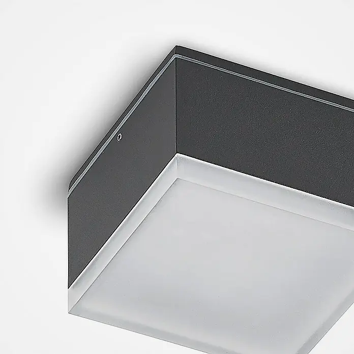 Lindby Außenwandleuchte Mathea - 10,8 x 10,8 x 7 cm, schwarz, schwarz, IP54