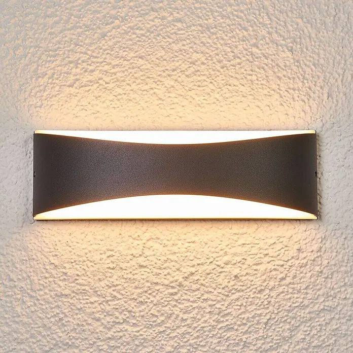 Lucande Außenwandleuchte Akira - schwarz, schwarz, IP65