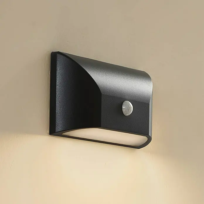 Lindby Außenwandleuchte Siana - 5,8 x 22 x 11,3 cm, schwarz, IP65