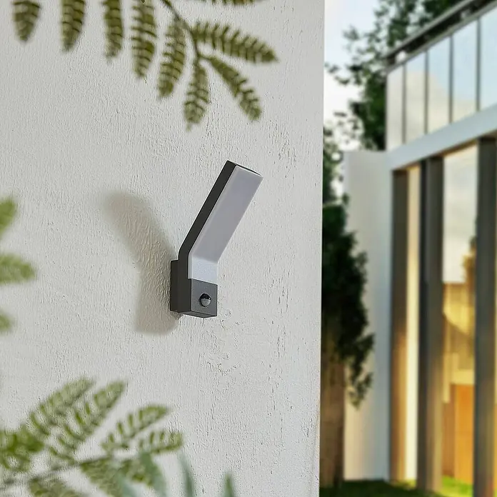 Lindby Außenwandleuchte Korvik - schwarz, IP54