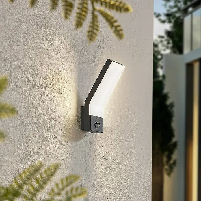 Lindby Außenwandleuchte Korvik - schwarz, IP54