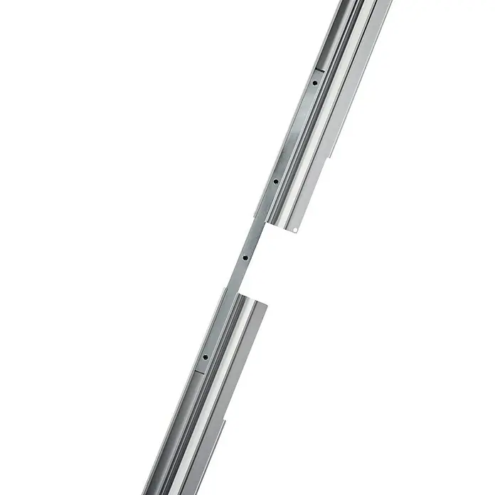 Wolfcraft Pieza prolongadora 4019000 - Apto para: Placas de yeso laminado - Primer plano de un riel de perfil de aluminio con múltiples orificios, que se extiende diagonalmente por la imagen. Ideal para la construcción.