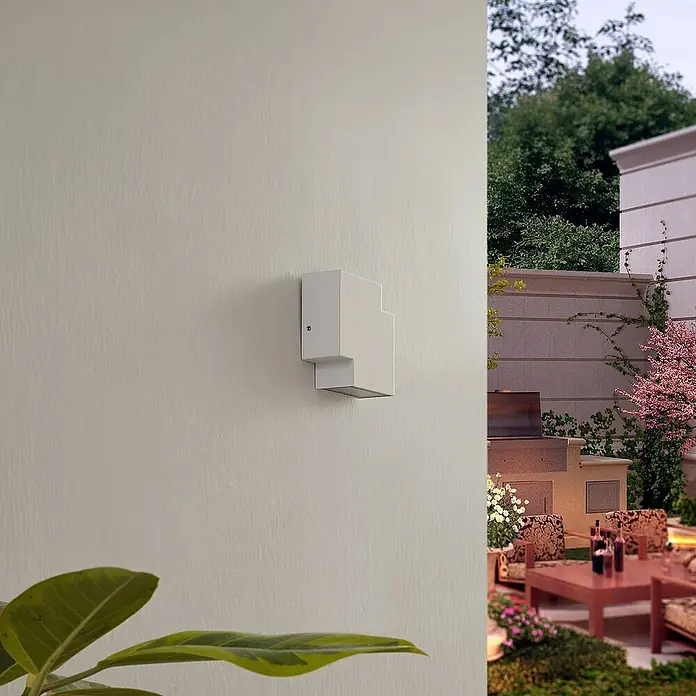 Lindby Außenwandleuchte Fendir - weiß / opal, IP54