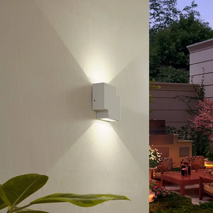 Lindby Außenwandleuchte Fendir - weiß / opal, IP54