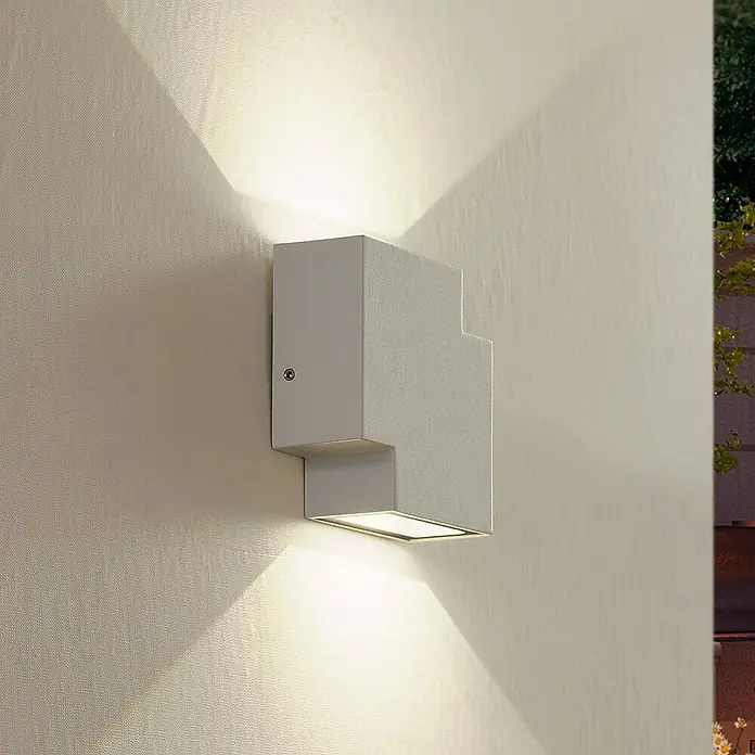 Lindby Außenwandleuchte Fendir - weiß / opal, IP54