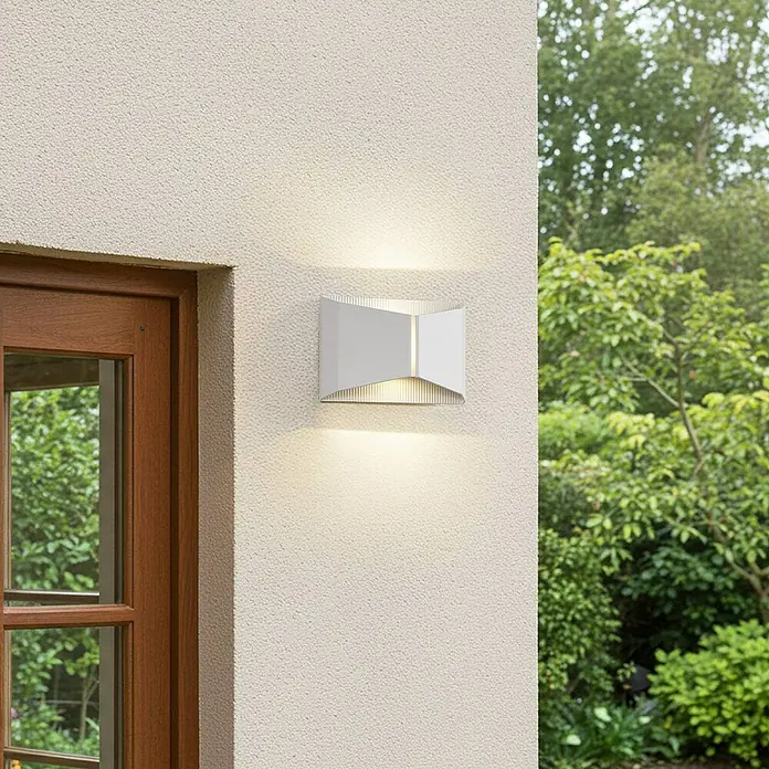 Lindby Außenwandleuchte Anlira - 7 x 18,5 x 12,5 cm, weiß / opal, IP65
