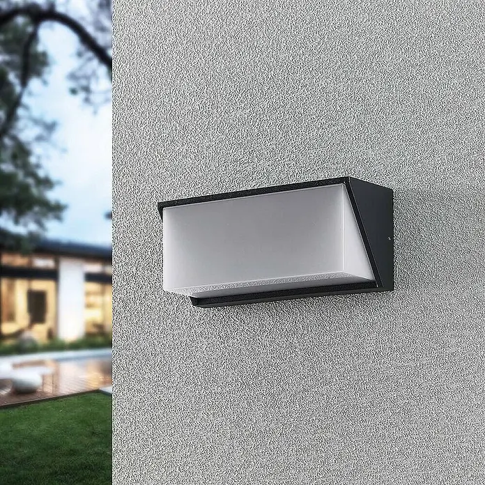 Lindby Außenwandleuchte Malim - schwarz, weiß / opal, IP65