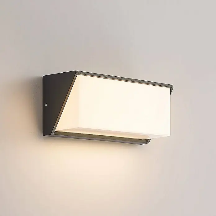 Lindby Außenwandleuchte Malim - schwarz, weiß / opal, IP65