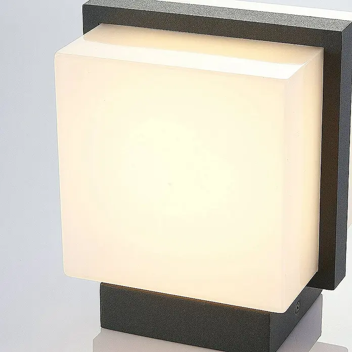 Lindby Außenwandleuchte Auron - schwarz, IP44