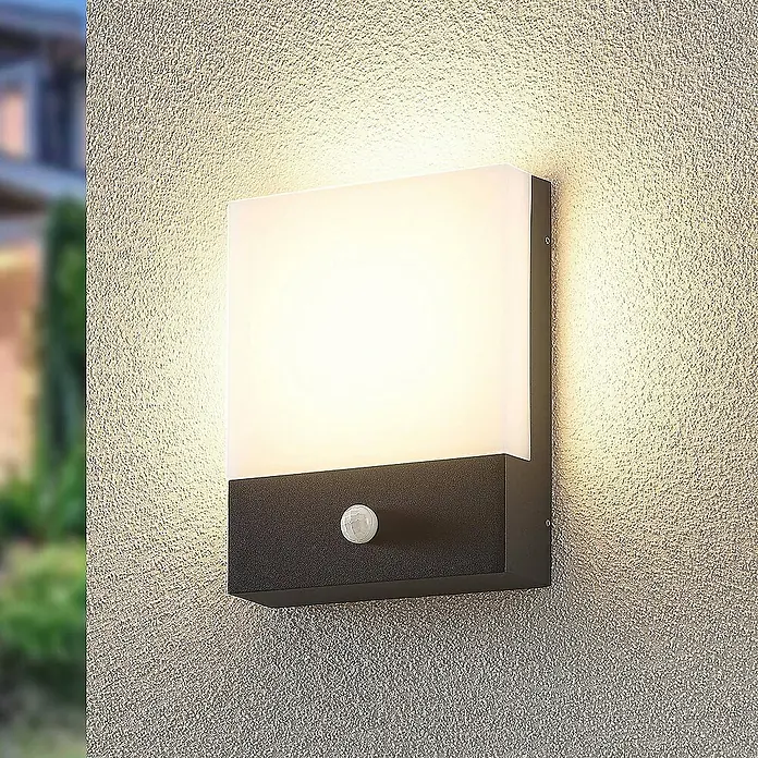 Lindby Außenwandleuchte Vanira - schwarz, IP54