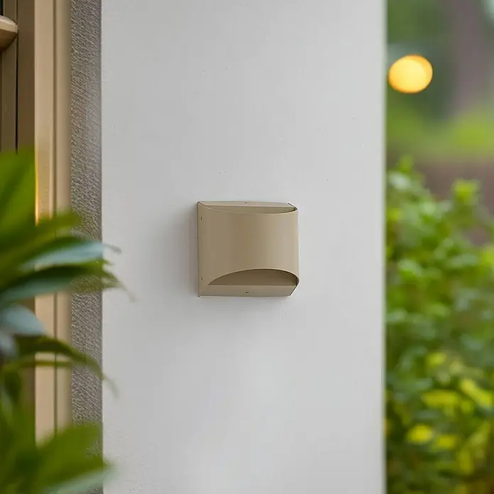Lindby Außenwandleuchte Lenore - creme / amber, IP44