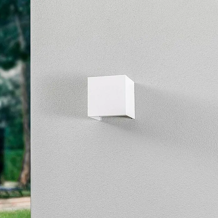 Lindby Außenwandleuchte Nivar - weiß / opal, IP54