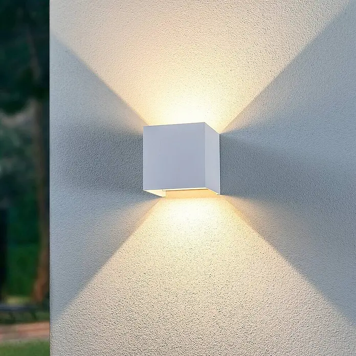Lindby Außenwandleuchte Nivar - weiß / opal, IP54