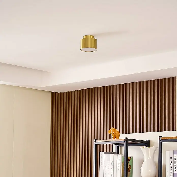 Lindby Deckenstrahler Nivoria - messing / gold