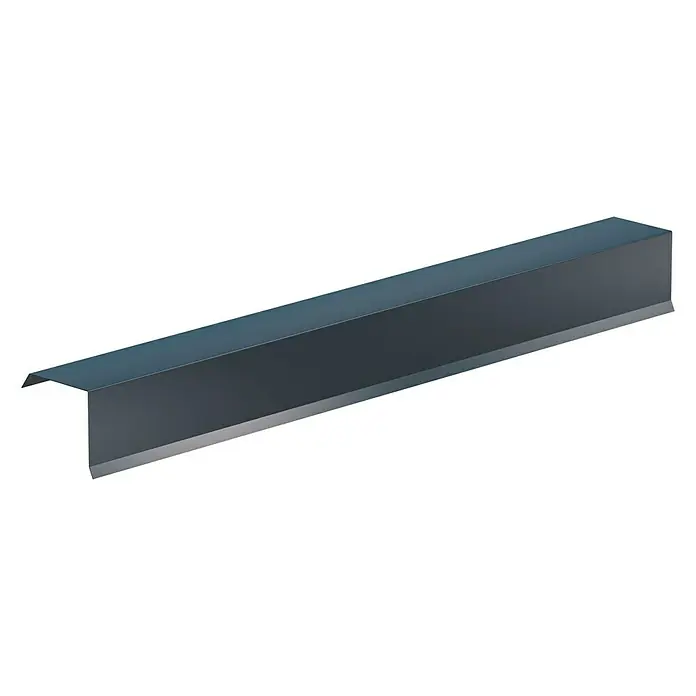 Sarei Piccolo Ortgangprofil - Zuschnittbreite: 225 mm, Länge: 2.000 mm, Aluminium, Anthrazit - Ein einzelnes, dunkelblaues Ortgangblech für Dachdeckerarbeiten, das auf einem weißen Hintergrund präsentiert wird.