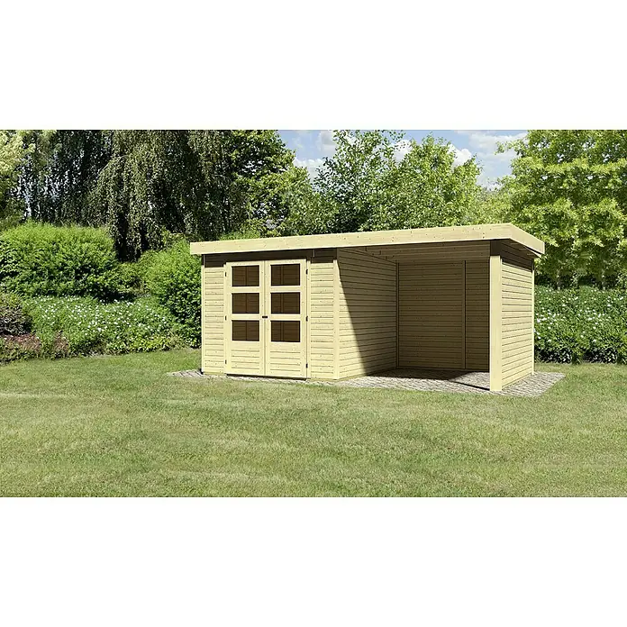 Karibu Gartenhaus Askola 3,5 - Außenmaß inkl. Dachüberstand (B x T): 491 x 262 cm, Holz, Natur, Mit Seitendach, Rück- und Seitenwand - Ein helles Holzgartenhaus mit Doppeltüren und einem offenen Bereich, umgeben von grünem Rasen und üppiger Vegetation.