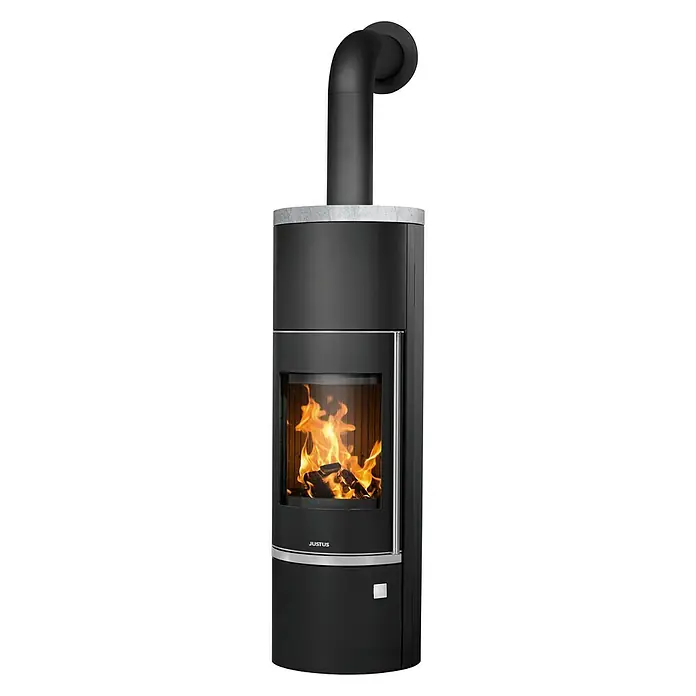 Justus Kaminofen Faro Aqua 2.0 - 8,5 kW, Raumheizvermögen: 200 m³, Material Verkleidung: Stahl, Schwarz/Speckstein, Zeitbrand - Bild eines Justus Kaminofens mit Flammen, ein elegantes Heizgerät für gemütliche Wärme und stilvolles Ambiente in jedem Wohnraum.