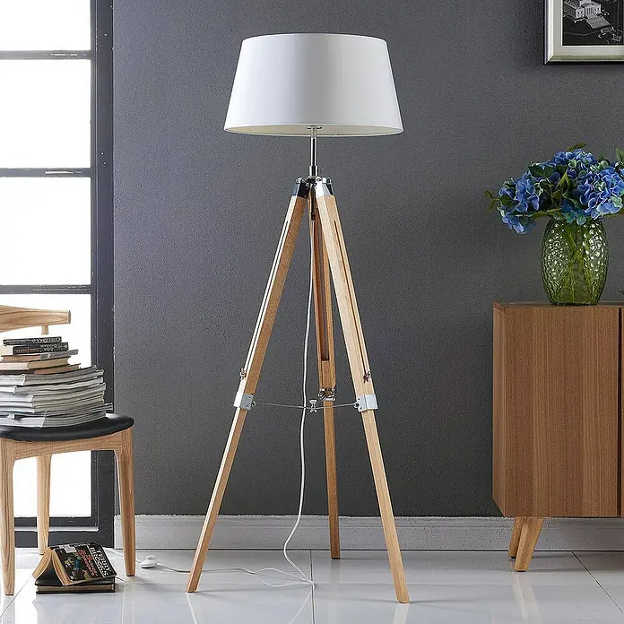 Lindby Stehleuchte Katie - Höhe: 162 cm, Holz hell, weiß / opal, E27