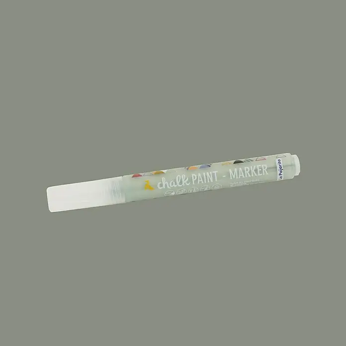 La Pajarita Marcador para ropa Chalk Paint Marker - Gris Kioto, 6 ml, Mate - Primer plano de un rotulador de tiza con las palabras "Chalk Paint - Marker" sobre un fondo gris.