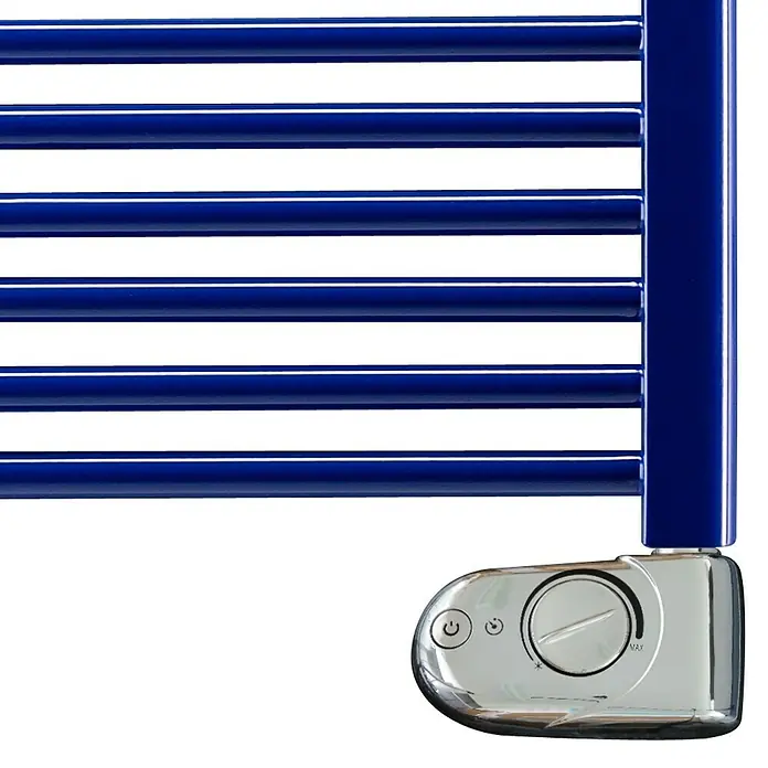 Ximax Heizstab Typ 3 - 300 W, Raumtemperaturregelung, Chrom - Nahaufnahme eines blauen Handtuchwärmers mit Chromregler.