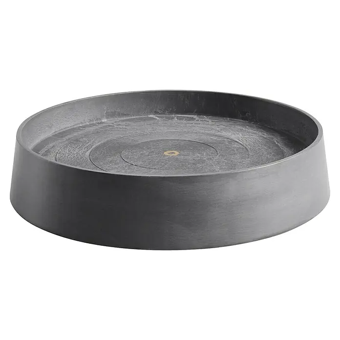 Ecopots Oslo Blumentopf-Untersetzer mit Rollen - Außenmaß (Ø x H): 50 x 10,5 cm, Kunststoff, Grau - Nahaufnahme einer runden, modernen, grauen Betonschale, ideal für minimalistische Dekorationen und zeitgemäßes Design.