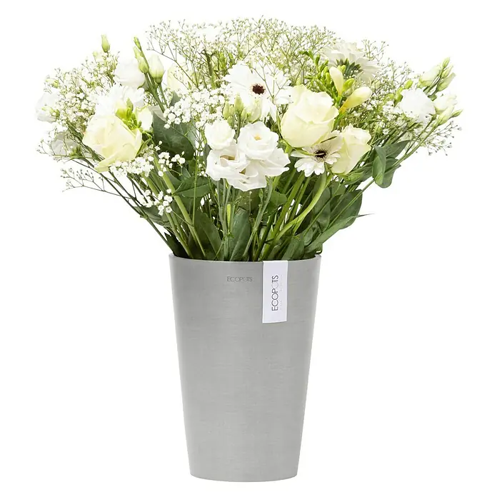 Ecopots Vase Pisa - Ø x H: 17,8 x 25,2 cm, Kunststoff, Weißgrau - Stilvoller Blumenstrauß in einem grauen ECOPOTS-Pflanzgefäß, ideal für moderne Wohnräume und als elegante Dekoration.
