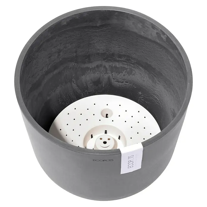 Ecopots Oslo Pflanztopf mit Wasserspeicher - Außenmaß (Ø x H): 25 x 21,4 cm, Kunststoff, Grau - Ansicht von oben eines ECOPOTS Blumentopfes in Anthrazit mit einem weißen Einsatz, der für eine gute Drainage sorgt.