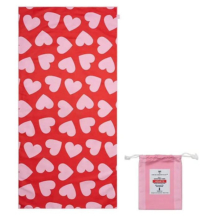 Swim Essentials Handtuch - 135 x 65 cm, Rot-Weiß - Rotes Strandtuch mit rosa Herzen-Muster und passender Tasche. Ideal für Schwimmbad, Strand oder Urlaub. Ein echter Hingucker!