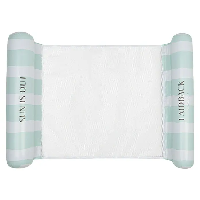Swim Essentials Luftmatratze Wasserhängematte - Grün-Weiß, L x B: 116 x 78 cm - Nahaufnahme einer aufblasbaren Schwimmmatte mit blau-weißem Streifenmuster und Netzmaterial, ideal zum Entspannen im Pool.