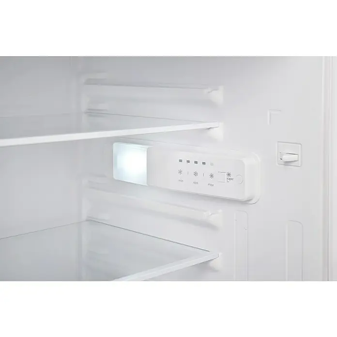 Respekta Vollraumkühlschrank Karlsson - Nutzinhalt Gesamt: 126 l, 54,5 x 54 x 87,5 cm, Weiß - Innenansicht eines Kühlschranks mit Regalen, einer hellen Lampe und einem Bedienfeld zur Temperaturregelung.