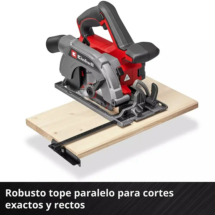 Einhell PXC 18V Sierra circular de batería TE-CS 18/165-2 Li - 18 V, Sin batería, Diámetro hoja de sierra: 165 mm, 4.200 r.p.m. - Imagen de una sierra circular inalámbrica Einhell cortando una tabla de madera. La sierra es roja, gris y negra.