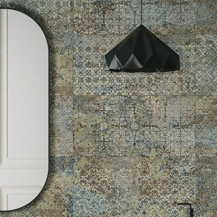 Feinsteinzeugfliese Carpet Natural - 50 x 100 cm, Vestige, Matt - Wandfliesen in verschiedenen Farben und Mustern mit Lampe und Spiegel.