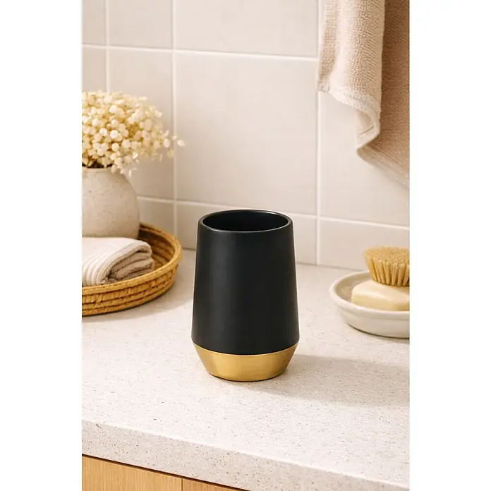 Spirella Joshua Portacepillos - L x An x Al: 9 x 9 x 115 cm, Diámetro: 9 cm, Cerámica, Negro y dorado - Primer plano de un elegante porta cepillos de dientes negro con base dorada, que muestra un accesorio de baño elegante.
