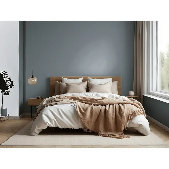 Bruguer Elegance Pintura para paredes - Gris sombra, Mate, 4 l - Elegante dormitorio con cama estilosa, colores neutros y luz natural. Perfecto para noches relajantes y un sueño tranquilo.