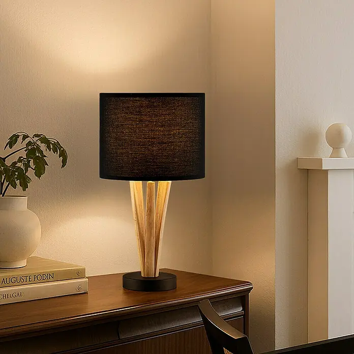 Home Sweet Home Lampenfuß Bindy - 40 W, Farbe: Weiß, Höhe: 33 cm - Elegante Tischlampe mit schwarzem Lampenschirm und Holzfuß auf einem antiken Schreibtisch.
