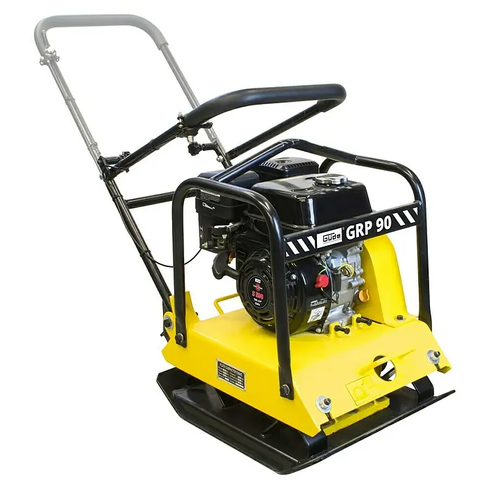 Güde Rüttelplatte GRP 90 - 4,1 kW, Verdichtungsdruck: 16 kN - Ein gelber GÜDE GRP 90 Stampfer, der für Verdichtungsarbeiten im Bauwesen verwendet wird. Er hat einen schwarzen Motor und einen grauen Griff.