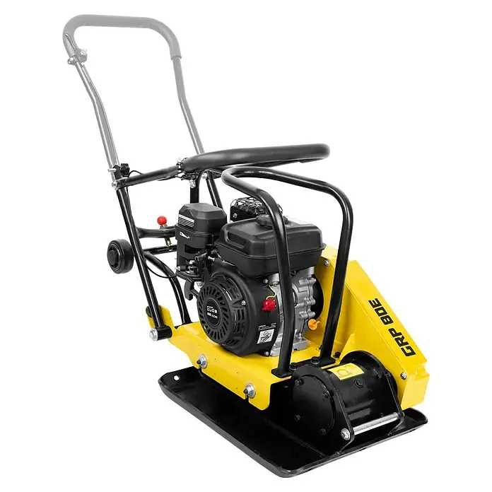 Güde Rüttelplatte GRP 80E - 4,1 kW, Verdichtungsdruck: 14 kN - Eine gelbe GÜDE Vibrationsplatte, die für Verdichtungsarbeiten im Bauwesen und Landschaftsbau verwendet wird, steht auf einem schwarzen Hintergrund.